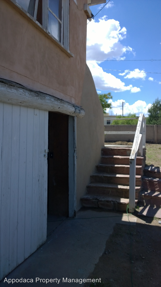 702 Pinon St - Photo 2 of 5