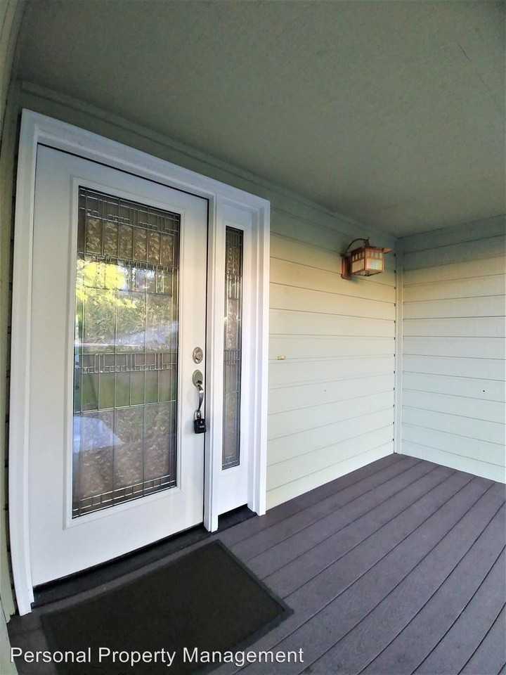 2605 NE 152nd Cir - Photo 2 of 26