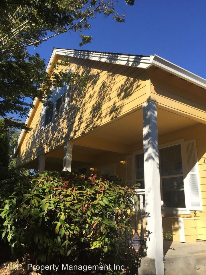 1240 NE Multnomah Dr - Photo 2 of 14
