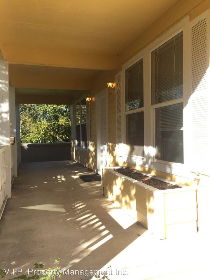 1240 NE Multnomah Dr - Photo 3 of 14