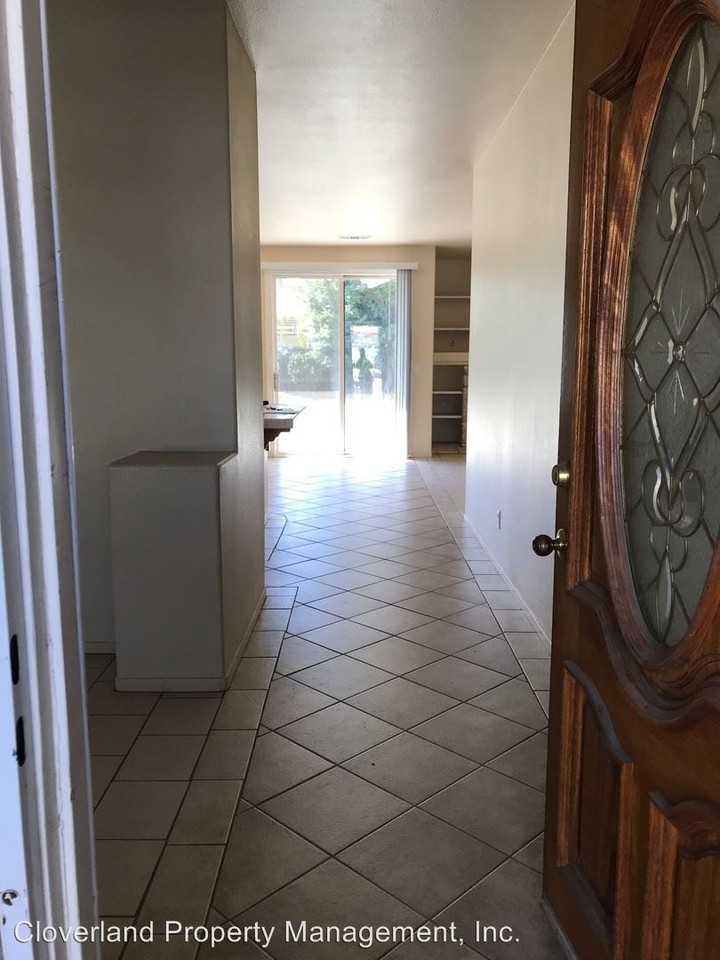 2513 Goldridge St - Photo 2 of 18