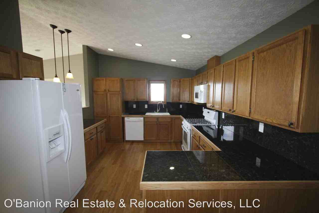 5911 Romania Dr - Photo 3 of 19