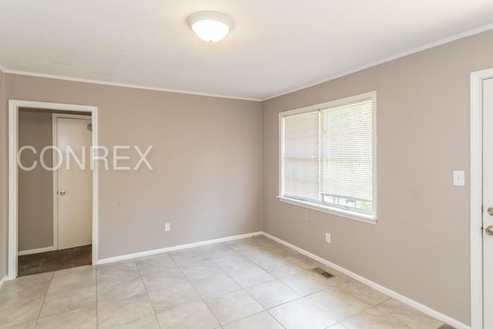 2473 Watson Rd - Photo 2 of 8