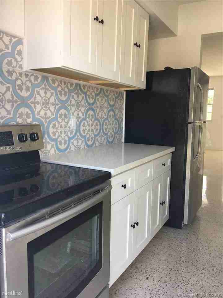 7135 Rue Granville - Photo 2 of 10