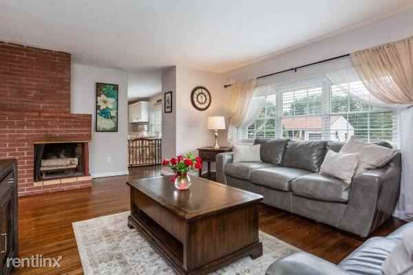 74 Hilltop Dr - Photo 2 of 4