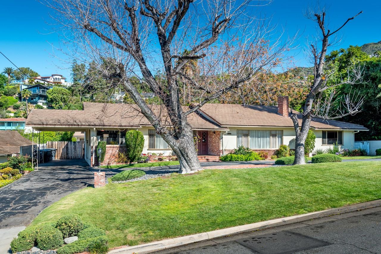 1555 Valley View Rd - Photo 2 of 35