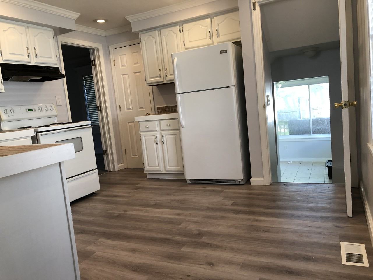 9419 Muriel Avenue - Photo 3 of 11