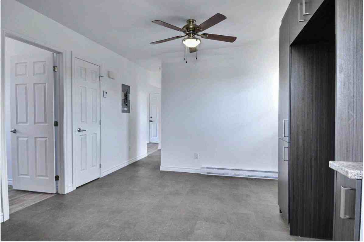 33 Rue Guévremont - Photo 3 of 9