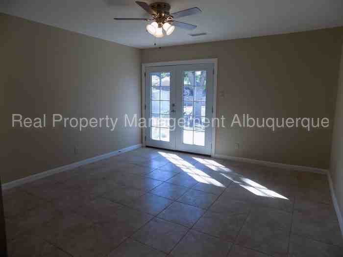 1012 Westerfeld Dr NE - Photo 2 of 19