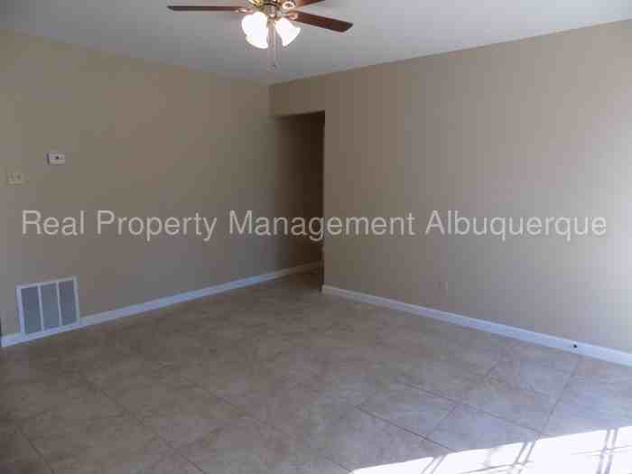 1012 Westerfeld Dr NE - Photo 3 of 19