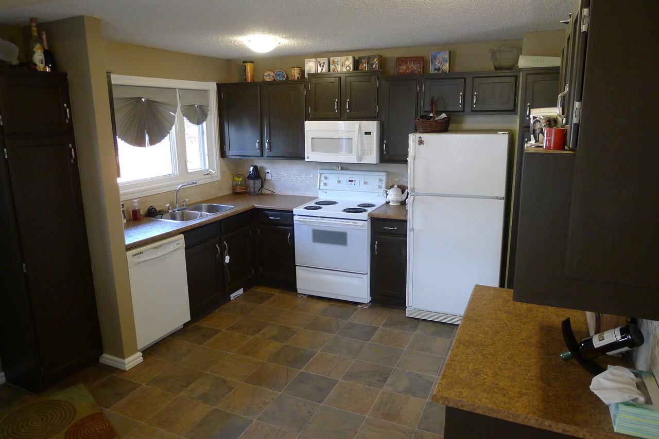 4632 4632-43 Ave - Photo 2 of 9