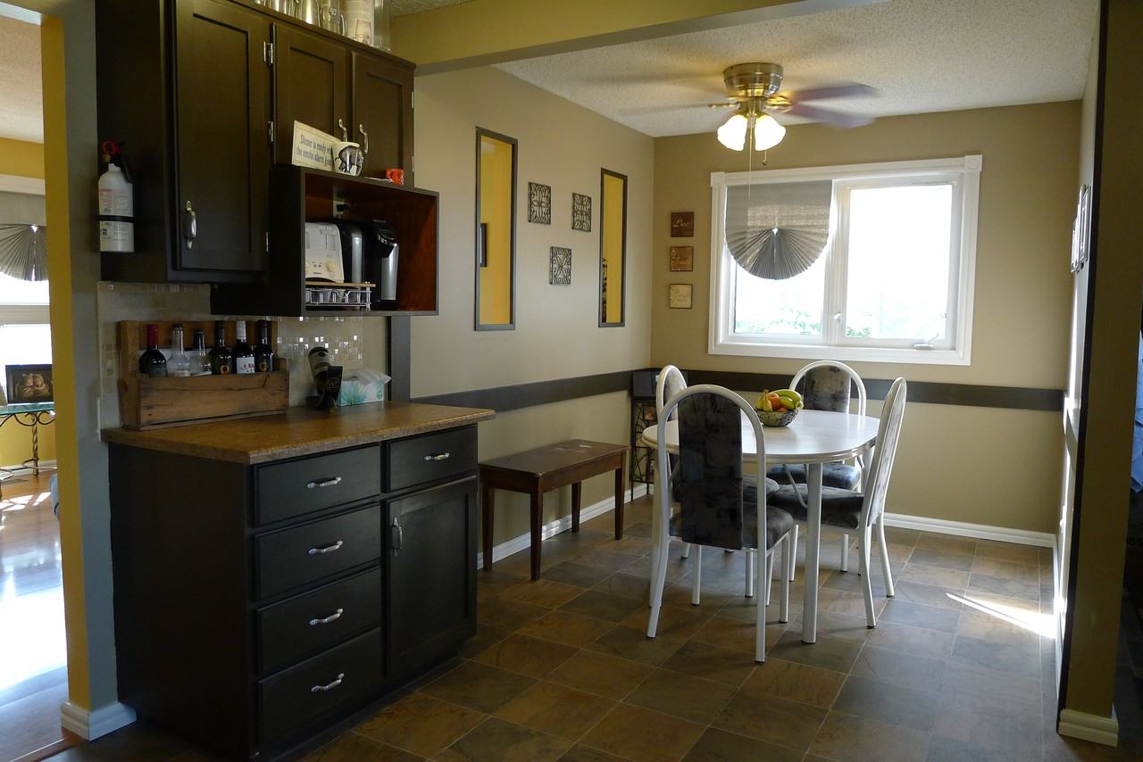 4632 4632-43 Ave - Photo 3 of 9