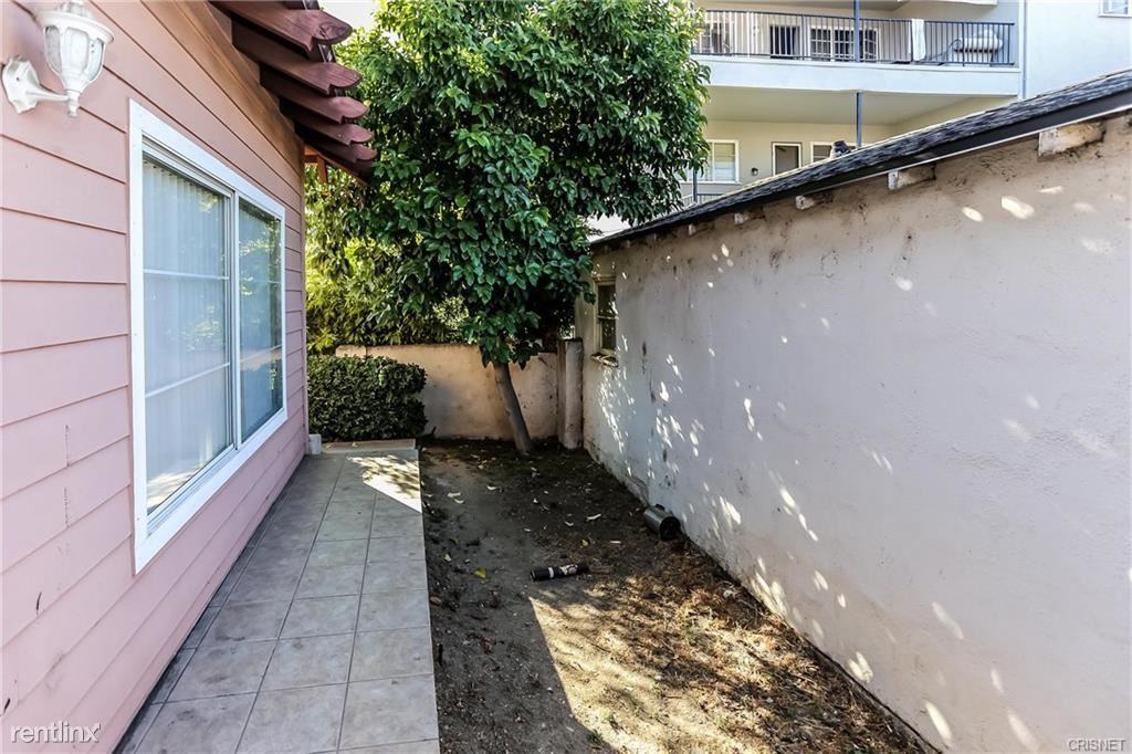 629 W Stocker St #D - Photo 3 of 35