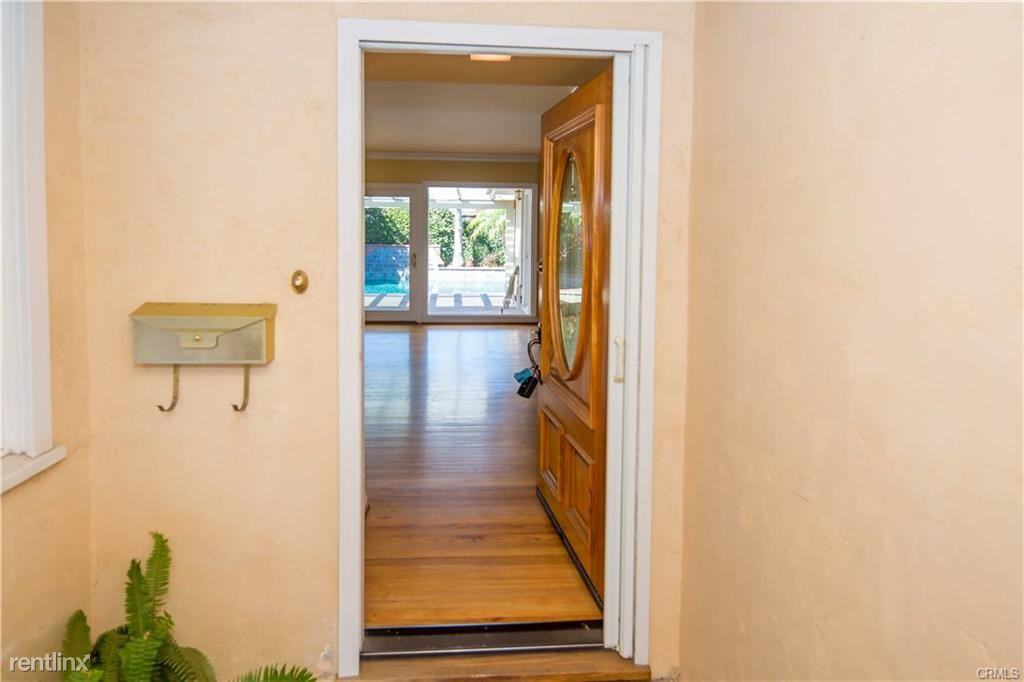 6821 E 9th St - Photo 3 of 29