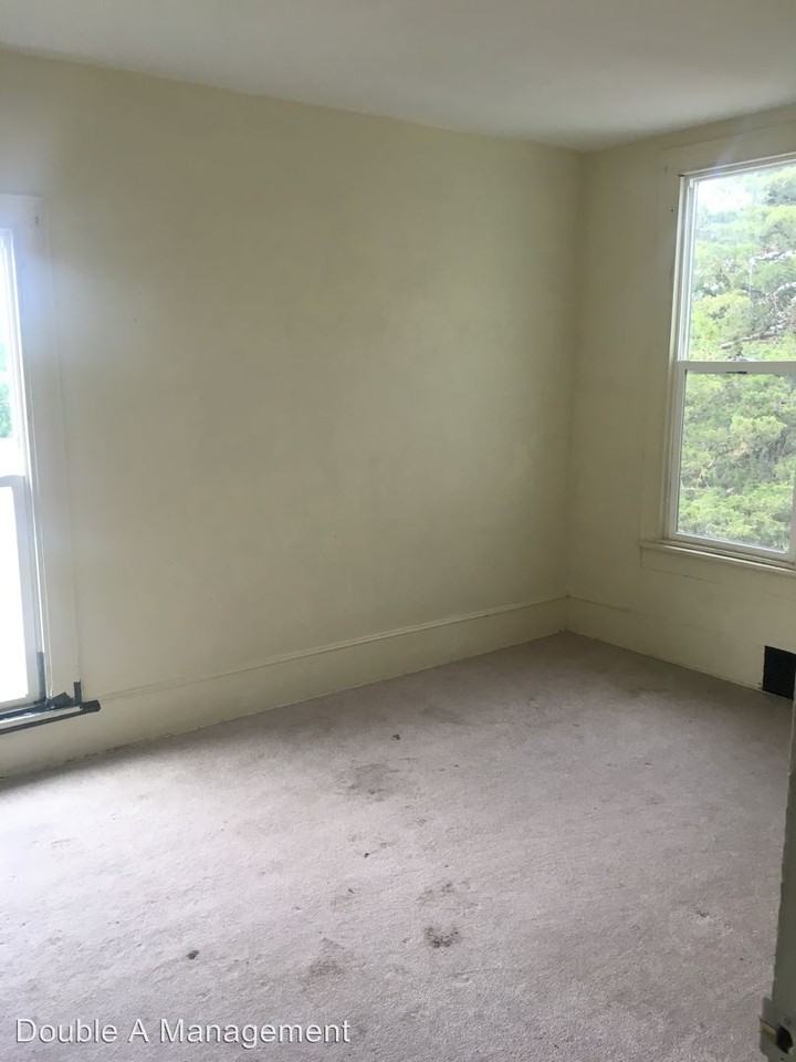 210 N Church St - Photo 3 of 9