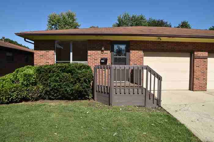 1950 Hampstead Dr - Photo 2 of 17