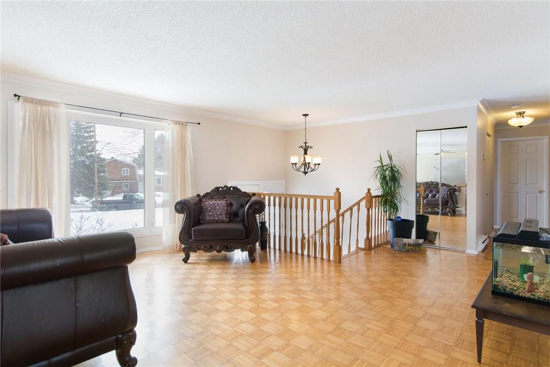 306 Stanley Crescent - Photo 3 of 12