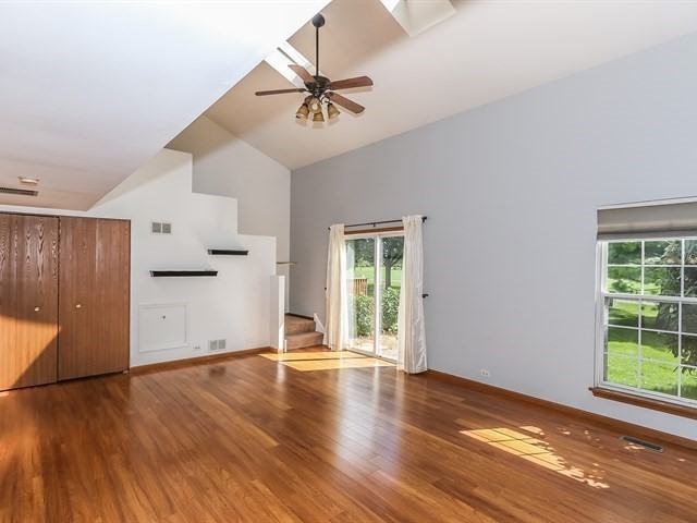 1960 Muirfield Cir - Photo 3 of 21