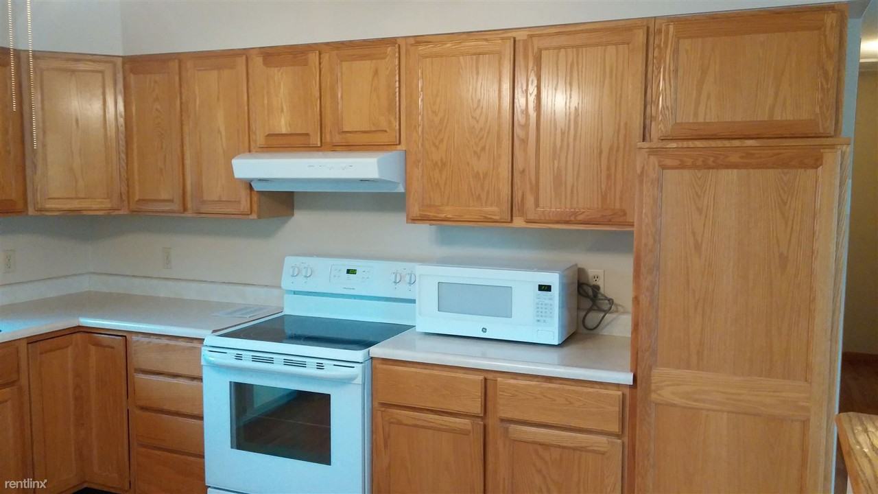 200 S Maple Ave - Photo 2 of 18