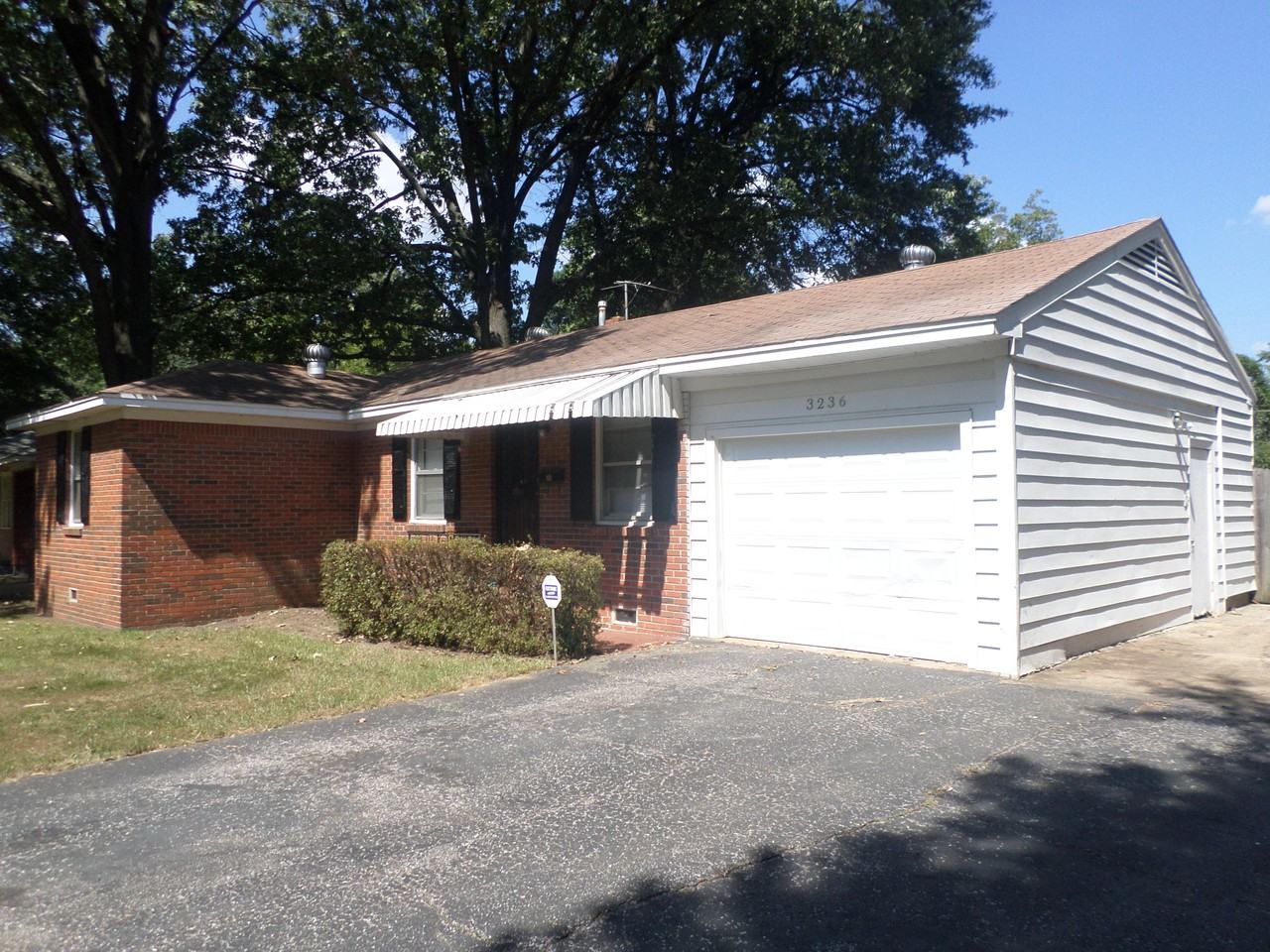 3236 S Edgeware Rd - Photo 2 of 15