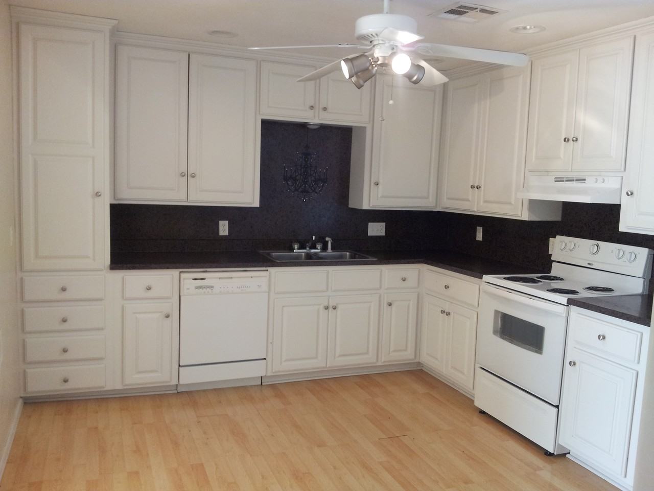 703 SW 3rd St - Photo 3 of 16