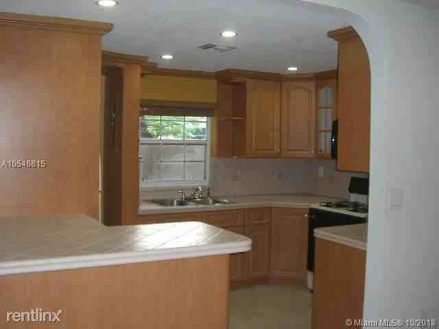 11055 SW 70th Terrace - Photo 2 of 12