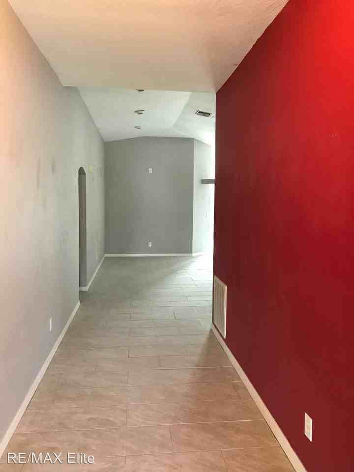 621 Benton Dr - Photo 2 of 16