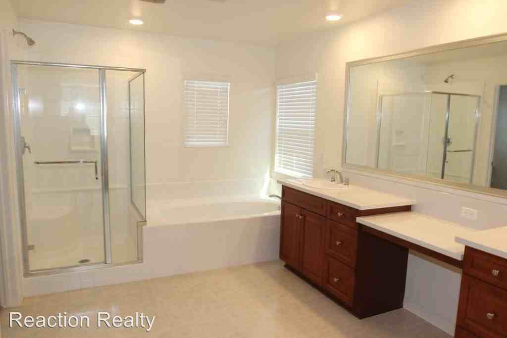 13135 Flagstaff Dr - Photo 3 of 6