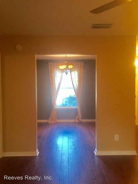 1701 Sandalwood Dr - Photo 3 of 12