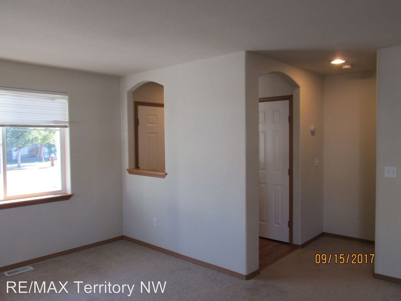 360 Helen St - Photo 2 of 12