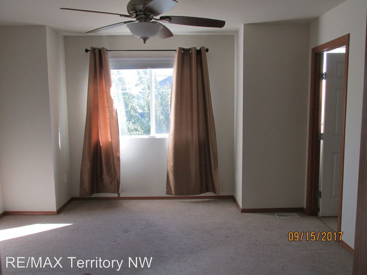 360 Helen St - Photo 3 of 12