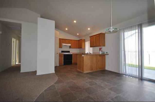 2084 W Jayton Dr - Photo 3 of 16