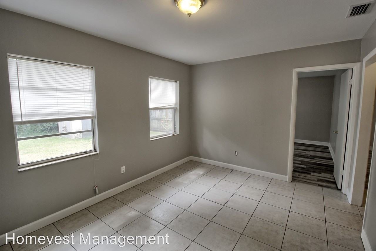 3008 E Washington St #C - Photo 2 of 10