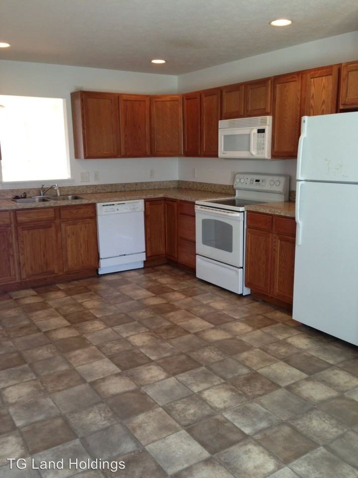 132 S Water St - Photo 2 of 6