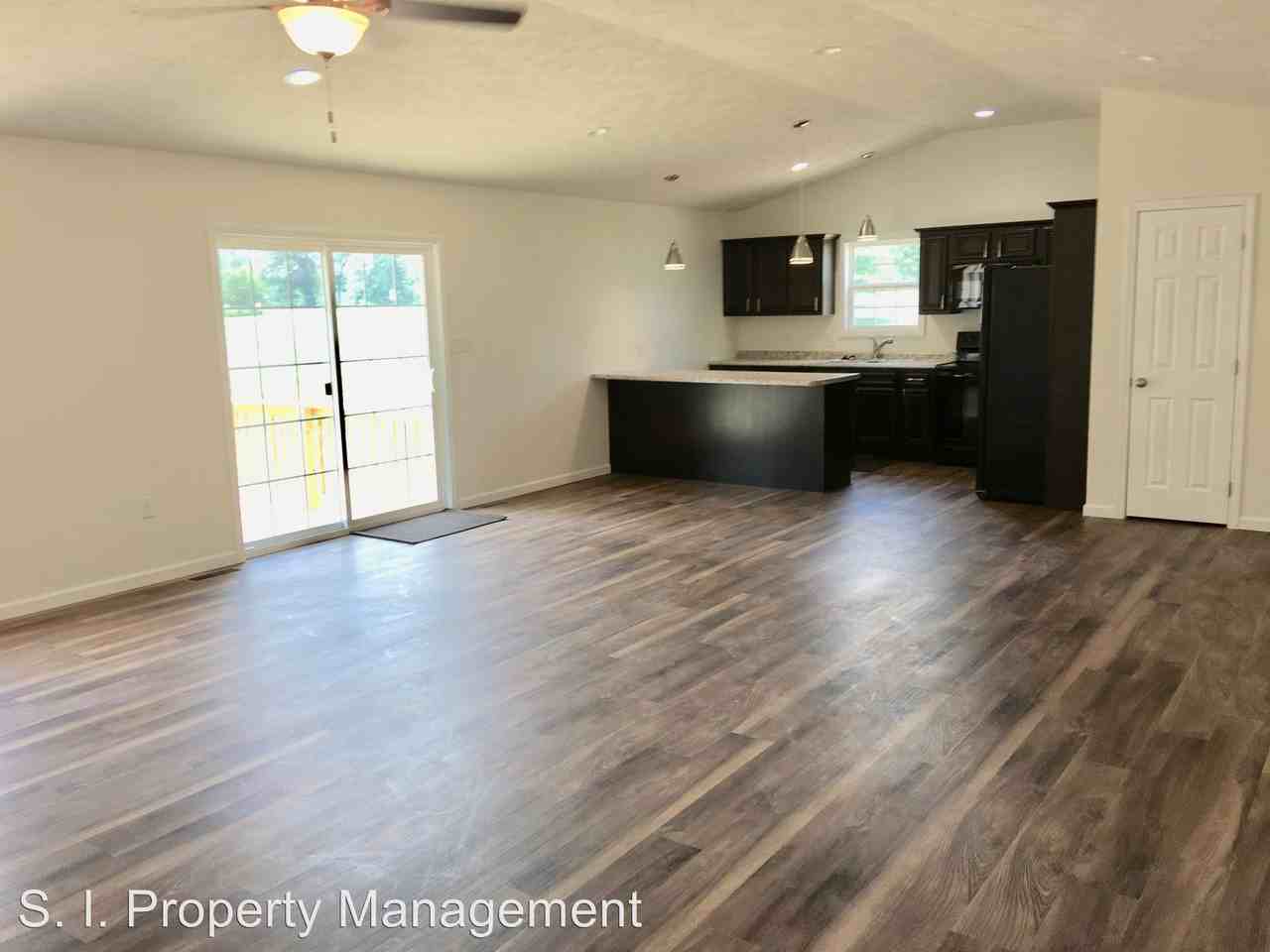 1804 Colonial Dr - Photo 2 of 7