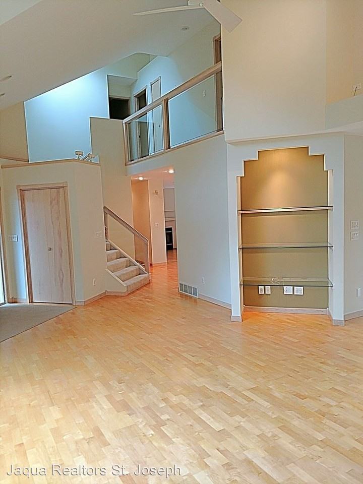 4643 Hedgewood Dr - Photo 2 of 10