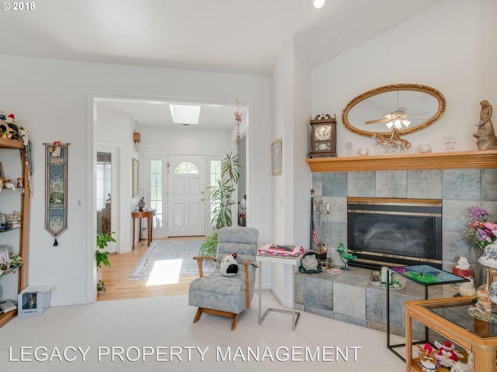 1932 SW Phyllis Pl - Photo 3 of 30