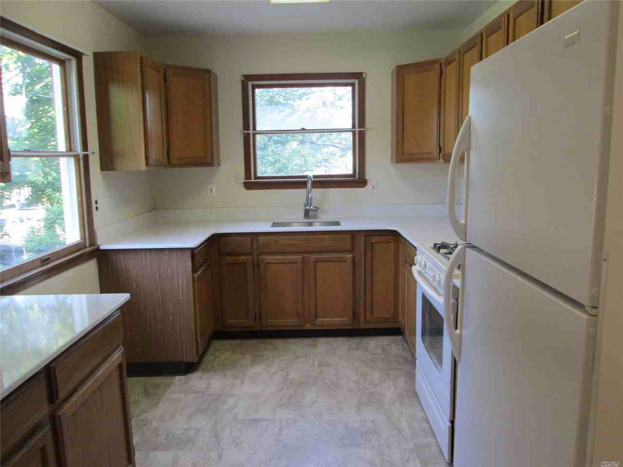 8 Heath Ln - Photo 2 of 11