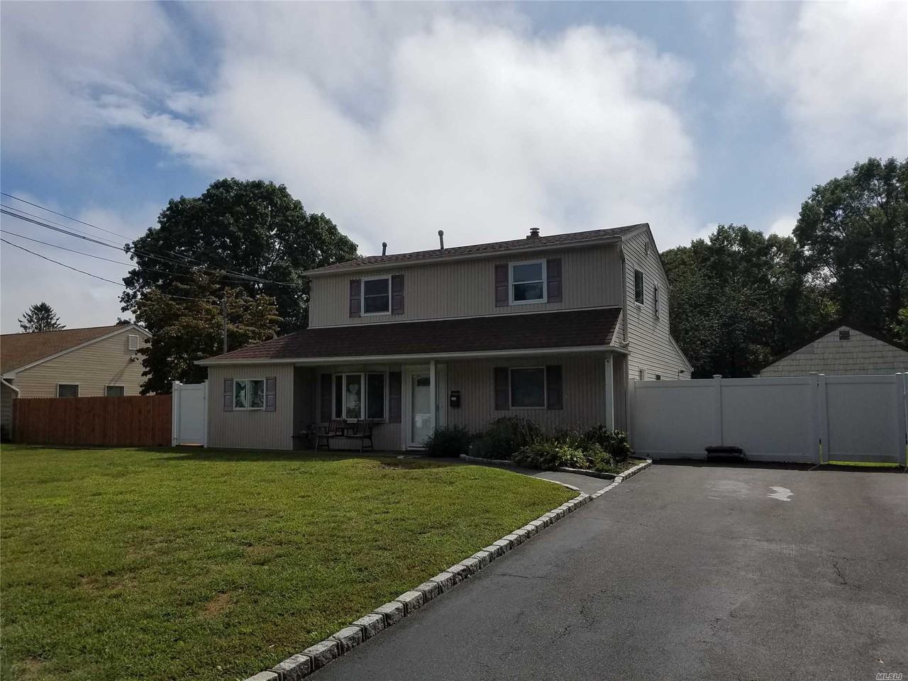 516 Bellmore St - Photo 2 of 20