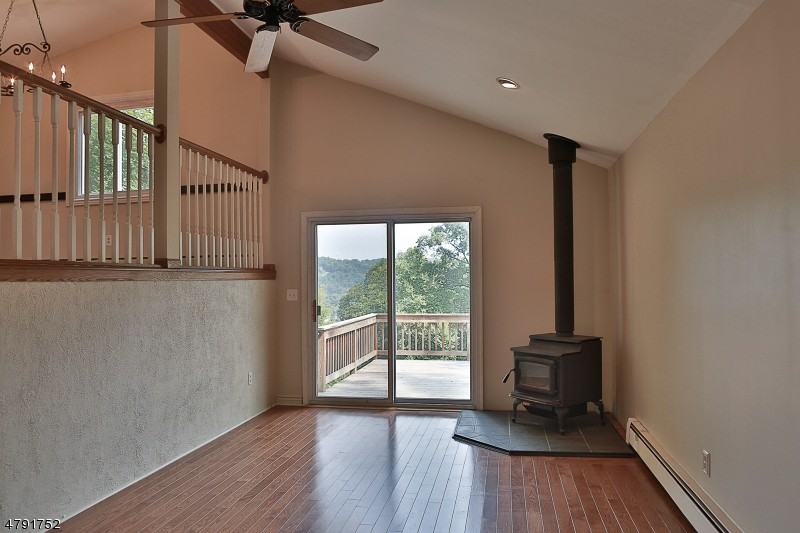 136 Glenside Trail - Photo 2 of 11