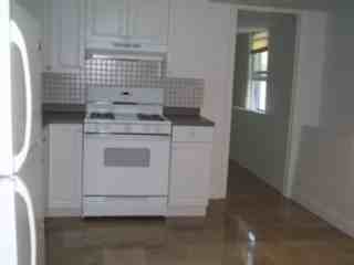 162 Franklin St #B - Photo 2 of 6