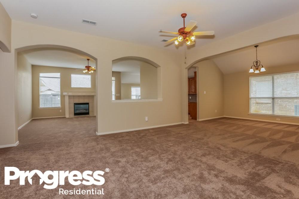 3945 Larkspur Dr - Photo 2 of 14