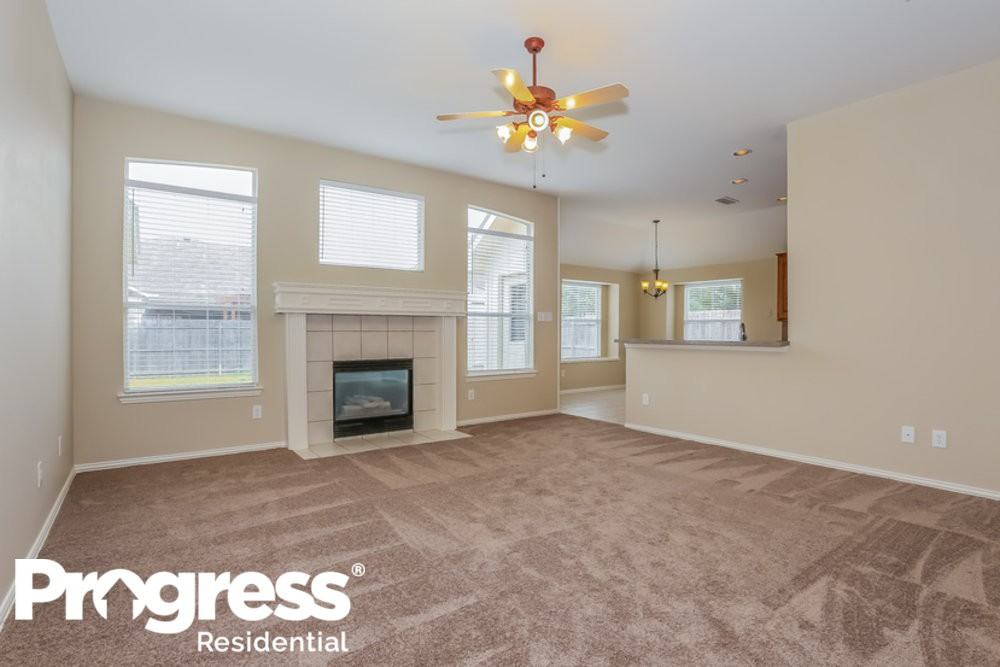 3945 Larkspur Dr - Photo 3 of 14