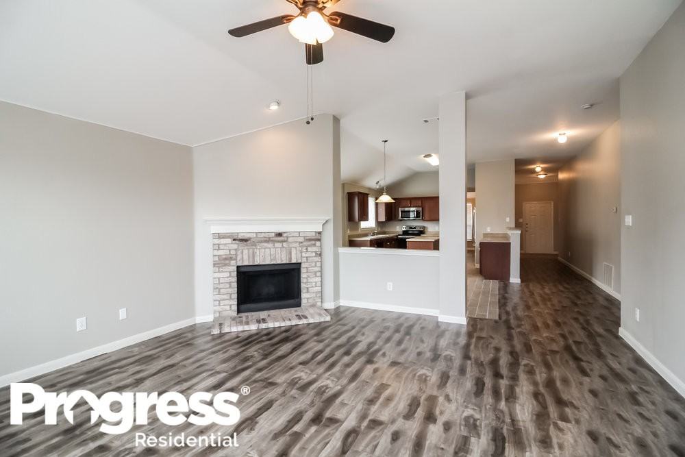 1320 Illinois Ave - Photo 2 of 15