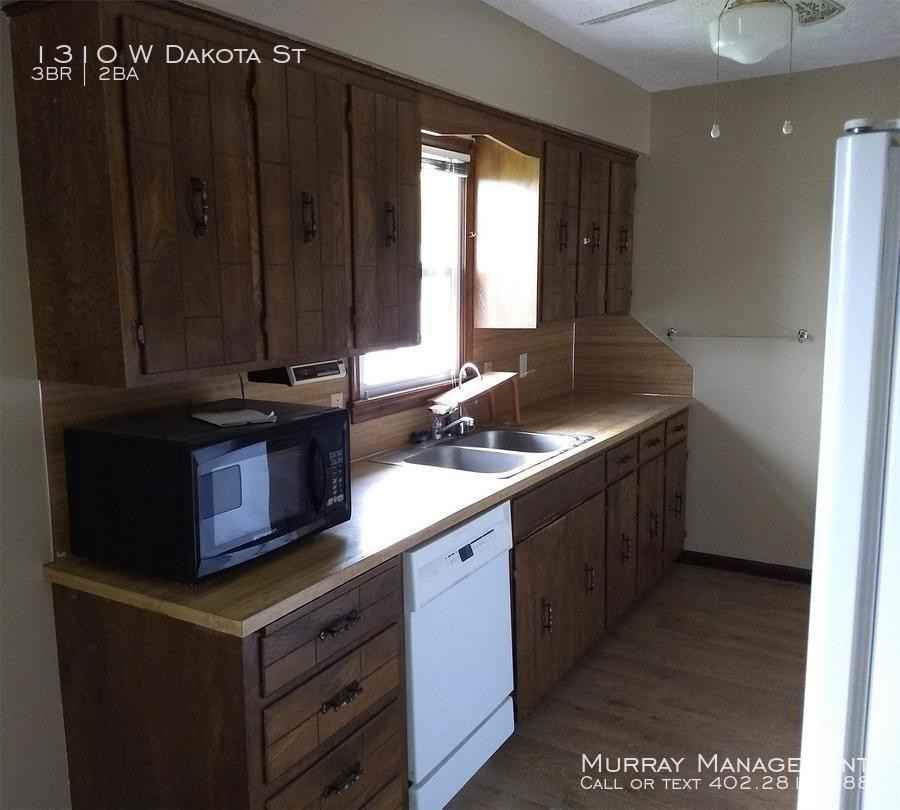 1310 W Dakota St - Photo 2 of 11