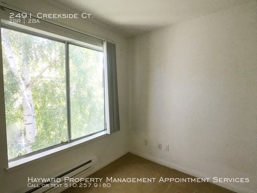 2491 Creekside Ct - Photo 2 of 12