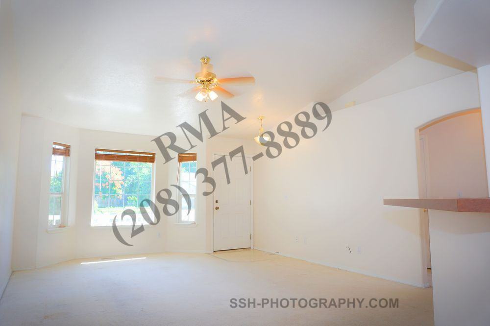 822 S Chestnut St - Photo 3 of 10