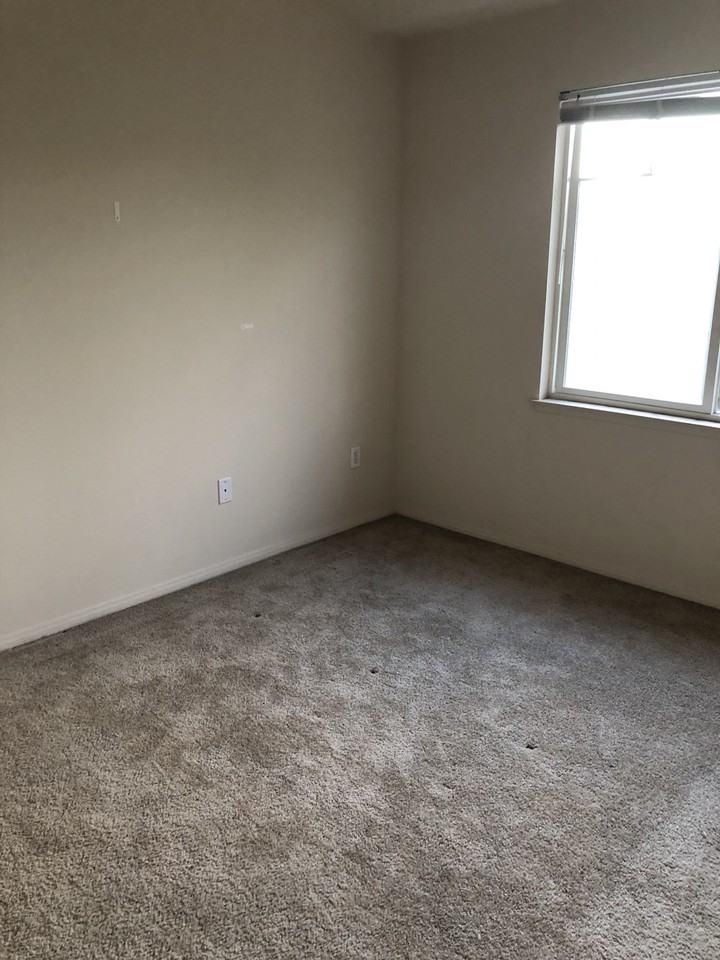 1611 Tulipan Cir - Photo 2 of 7