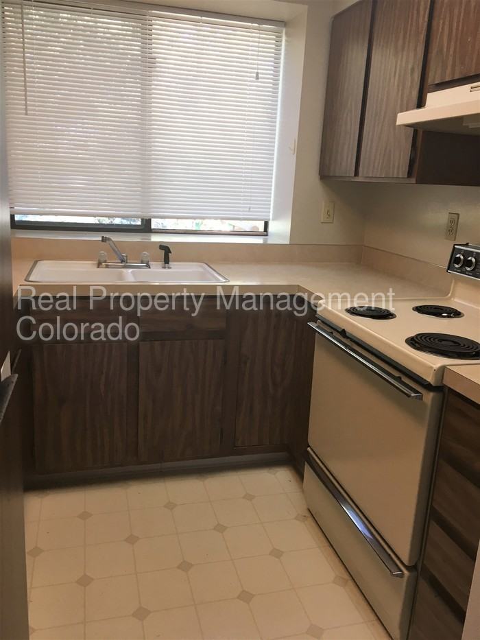 1325 Birch St #B - Photo 3 of 10