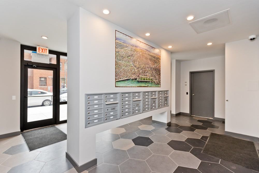 2407 W Eastwood/4618-20 N Western - Photo 2 of 35